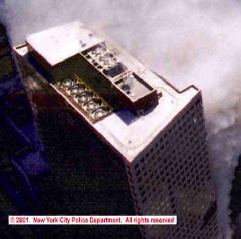 Luchtfoto WTC-7 na instorting WTC-1